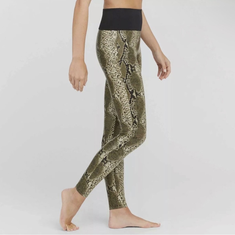 SPANX Assets (Small) Faux Leather leggings (Shaping Smoothing) SNATCHED BOD! - Picture 2 of 10